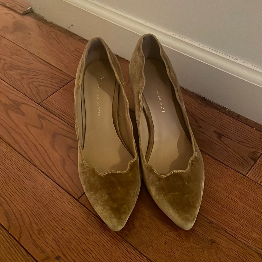 Anthropologie Scalloped Golden Velvet Heels